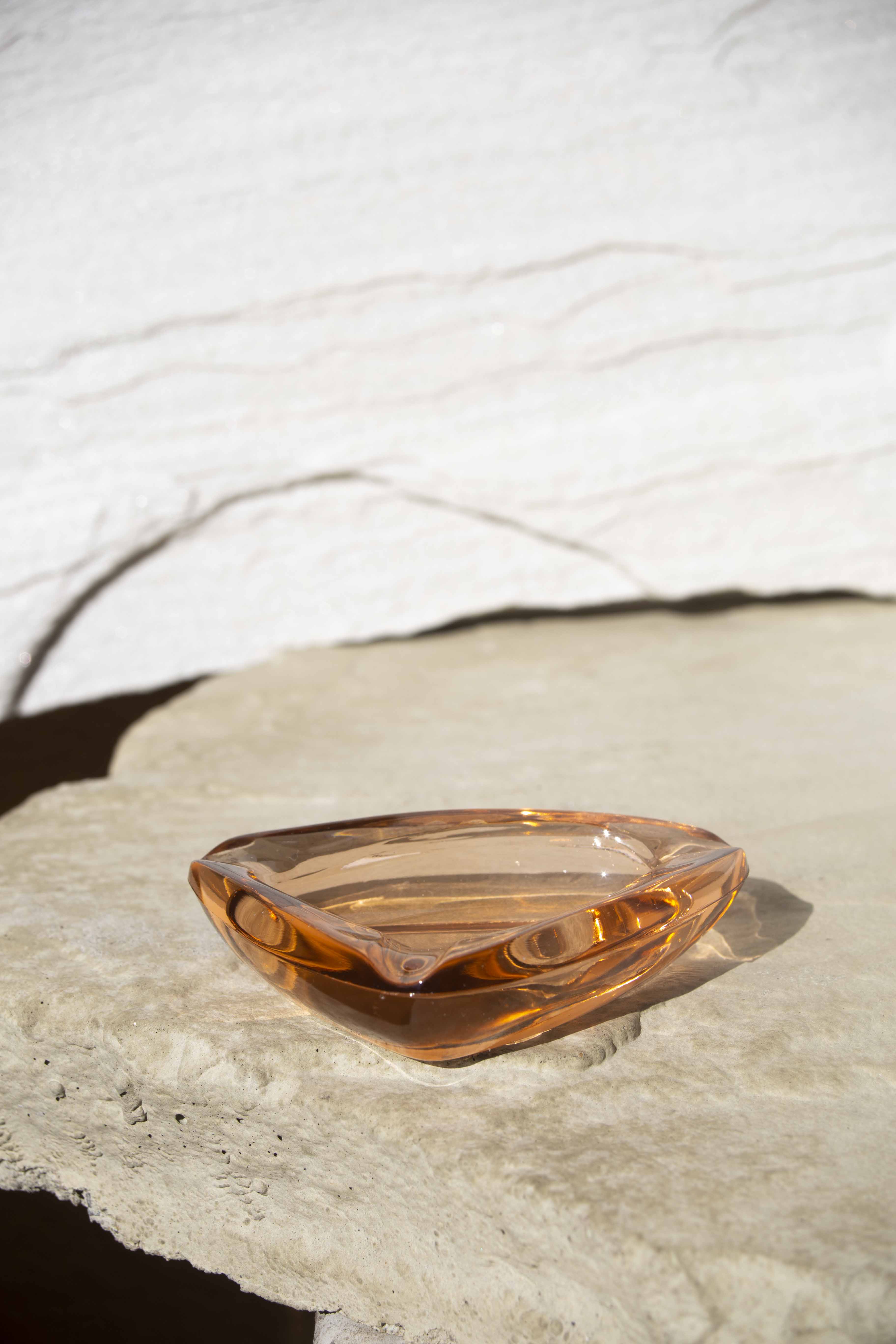 Dreieckiger Aschenbecher